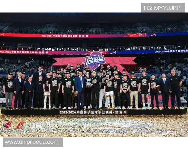 辽宁男篮成功卫冕总冠军，创造CBA历史第七次三连冠辉煌成就
